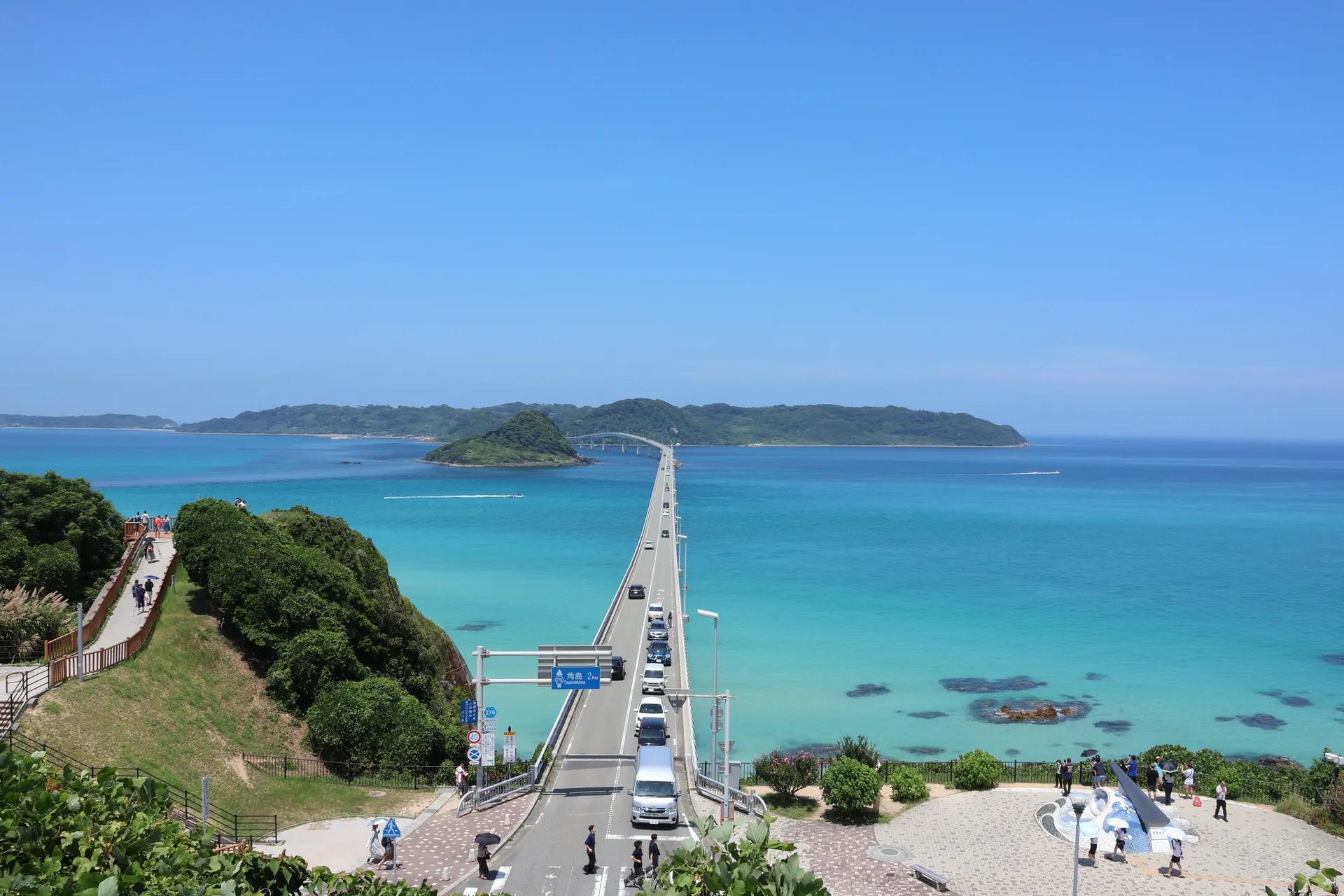 角島大橋と青い海の風景